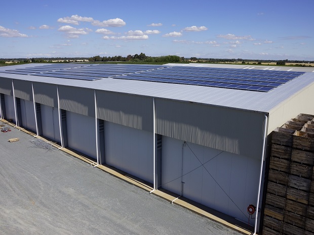 100kW完全に商用フラットアイアンの屋根に太陽光発電システム